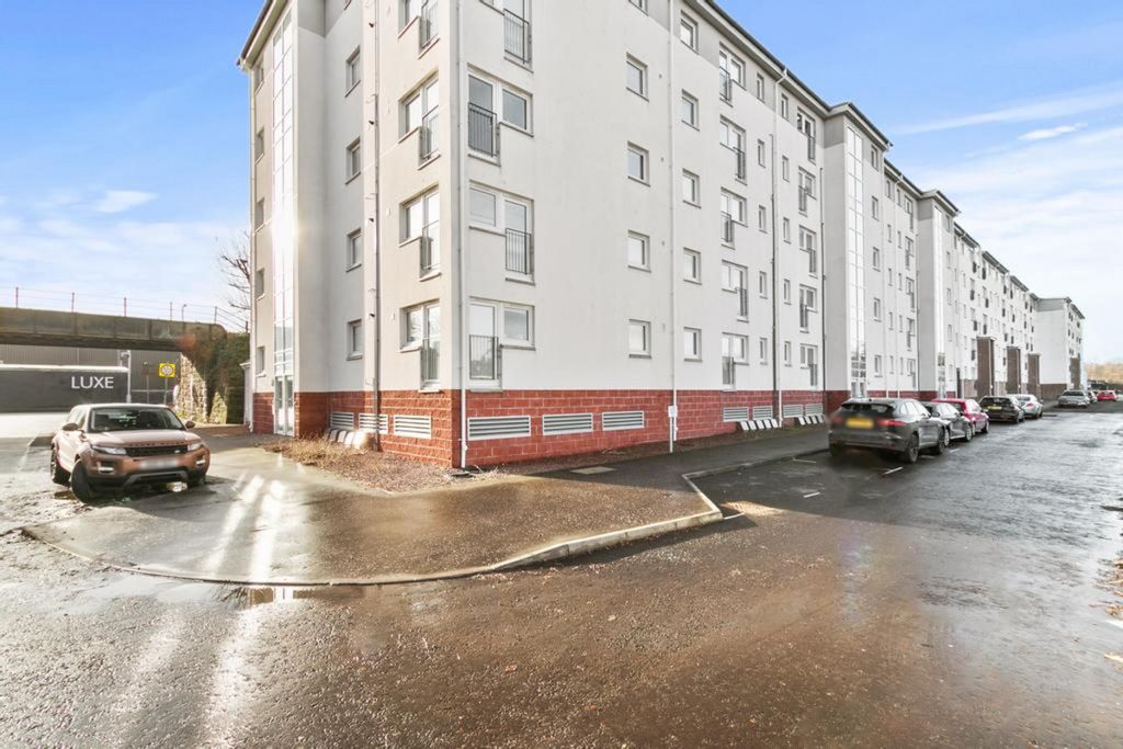 Property photo 1 of 28