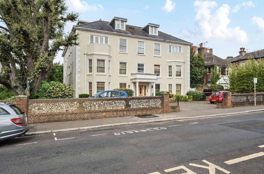 Property photo 2 of 8 External