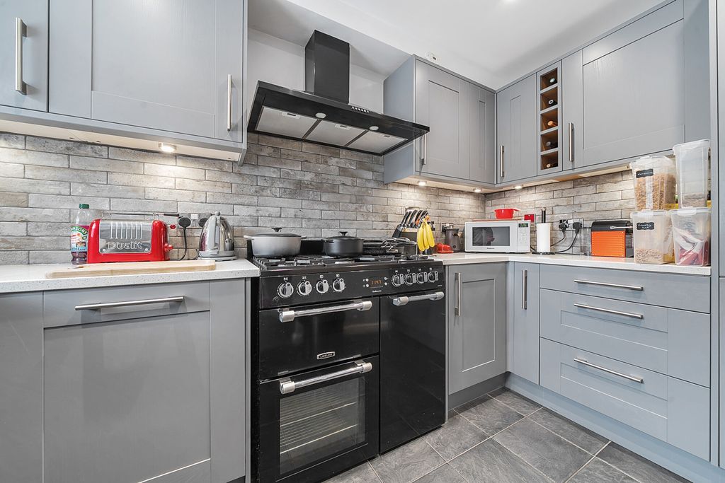 Property photo 3 of 15 Kitchen