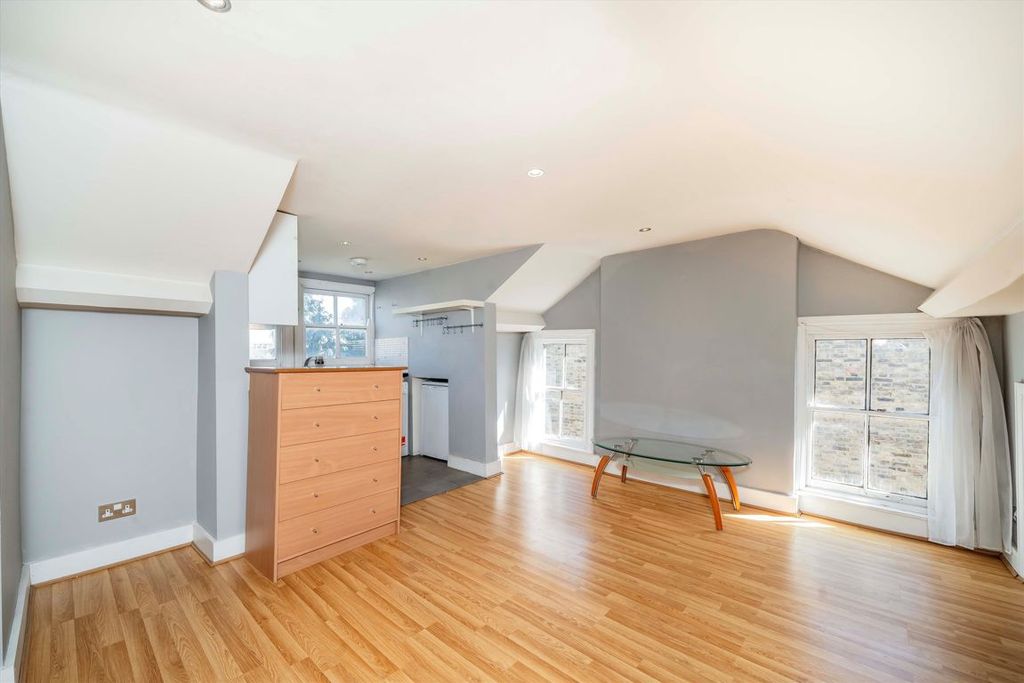 Property photo 2 of 6