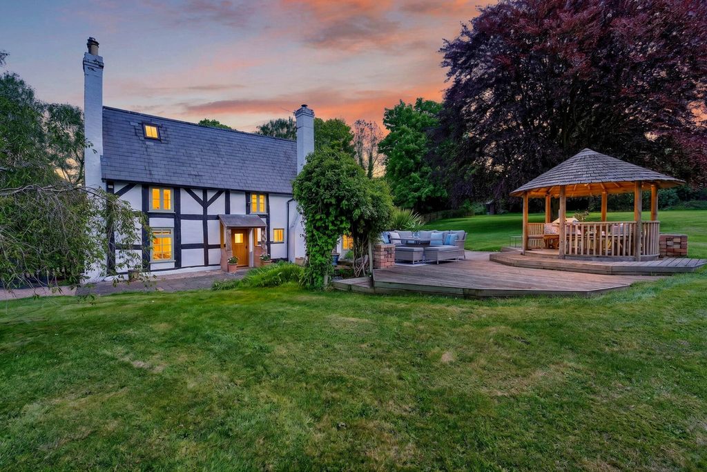 Property photo 2 of 31