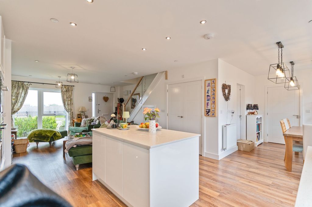 Property photo 3 of 24