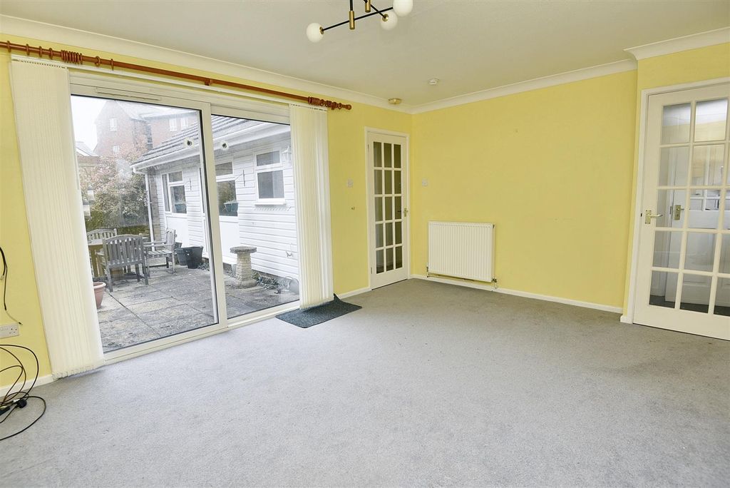 Property photo 2 of 9 Sitting/Dining Room