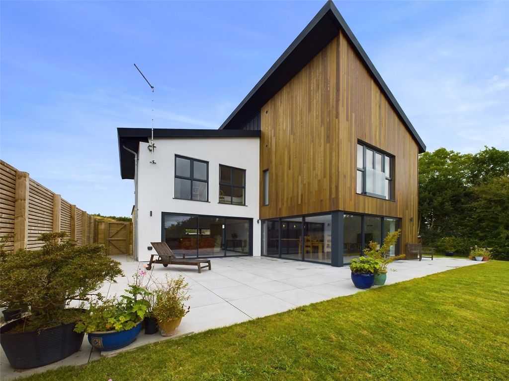 Property photo 3 of 45 Picture No. 07