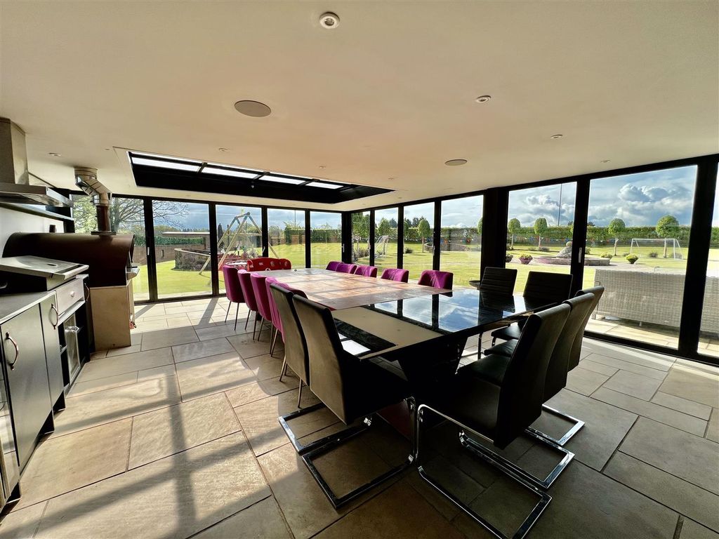 Property photo 2 of 31