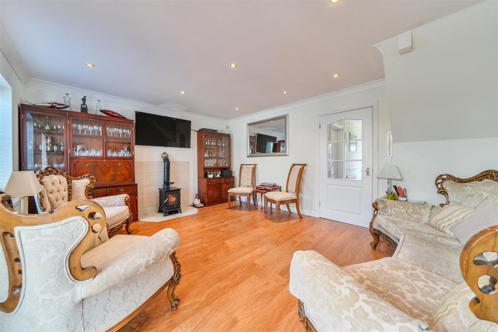 Property photo 3 of 20 1422219-17-69E8A96Cadf57.Jpg