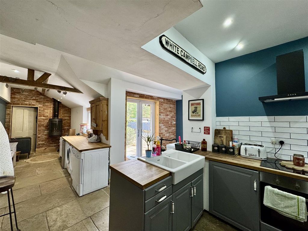 Property photo 3 of 25 Kitchen