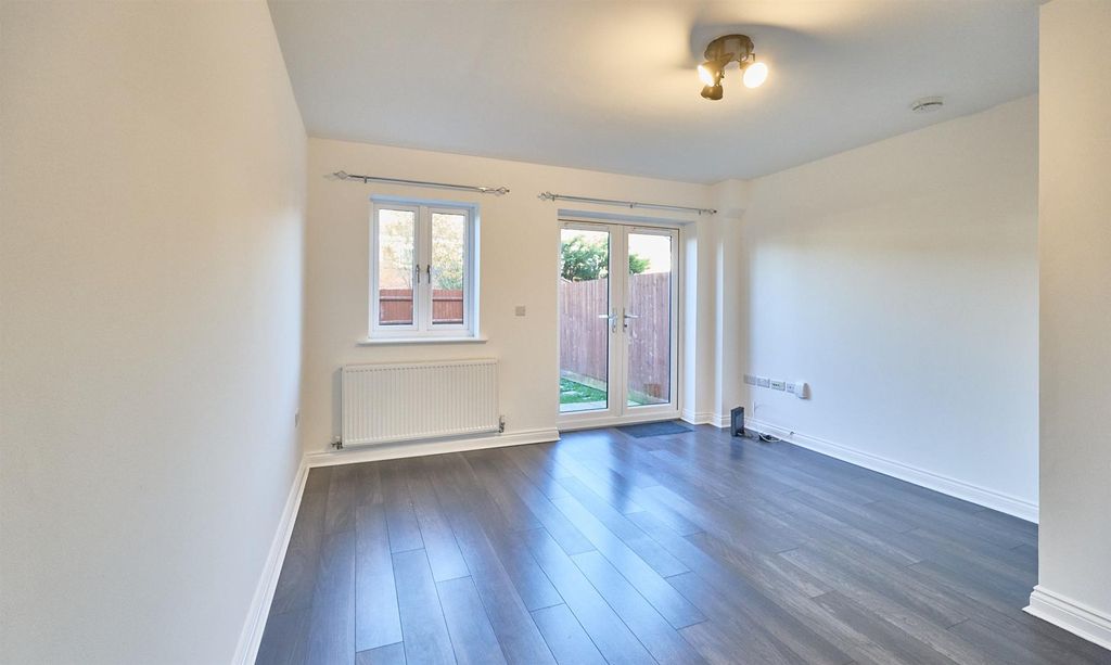 Property photo 3 of 9 Coop Close 2.Jpg