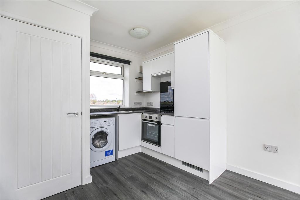 Property photo 2 of 10 Bm00374-S-Img_9196-18-Broomley.Jpg