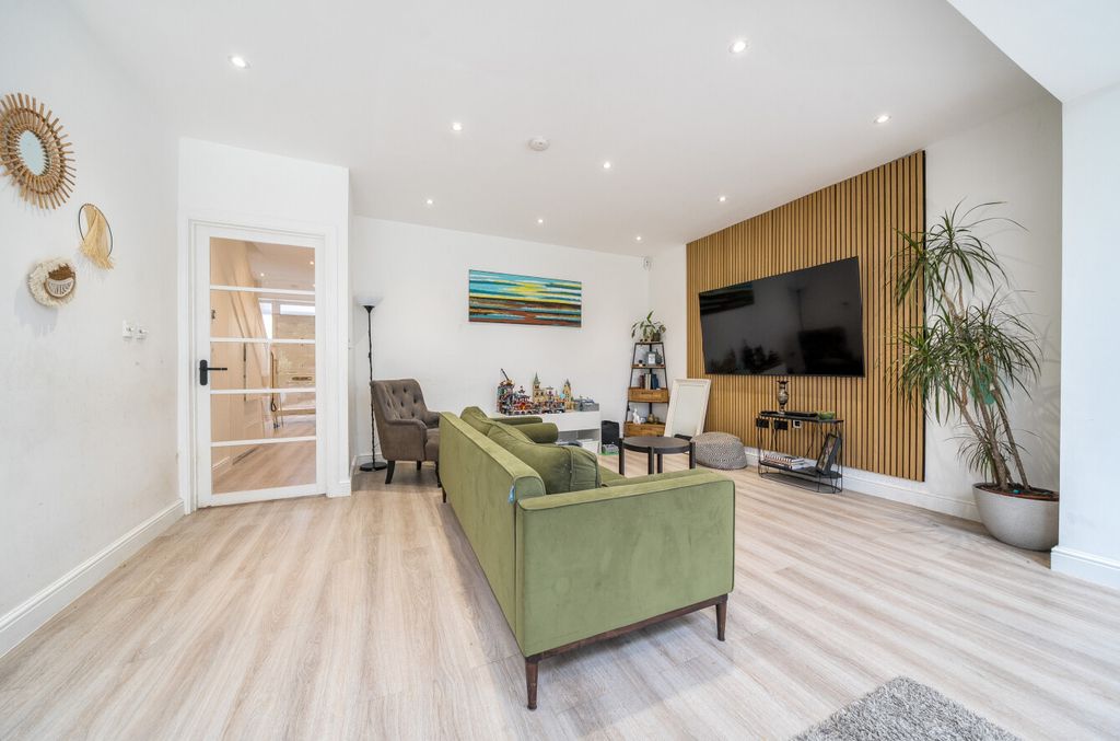 Property photo 3 of 21 1369092-17-68F25A...