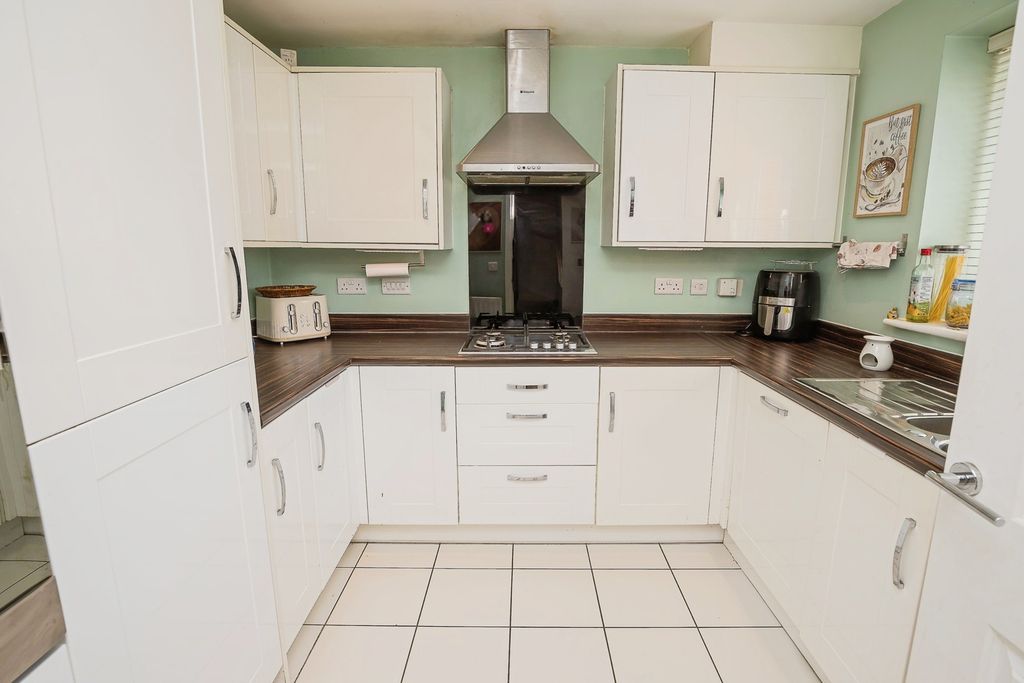 Property photo 2 of 18 Photo