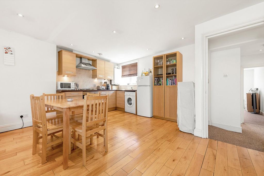 Property photo 3 of 11 Kitchen Diner.Jpg