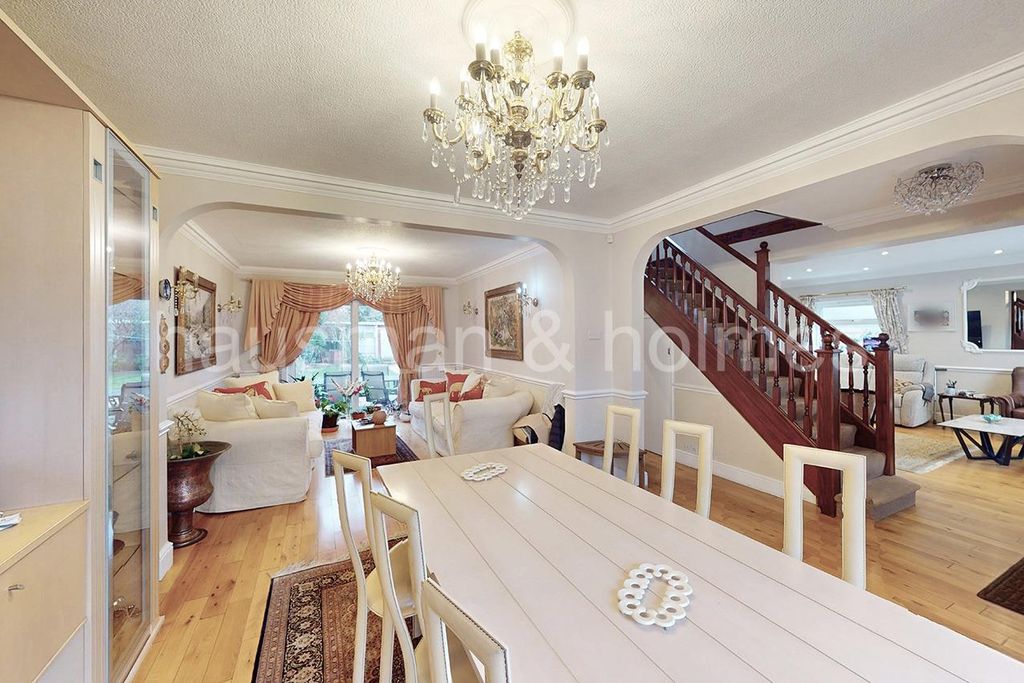 Property photo 3 of 18 W03.Jpg