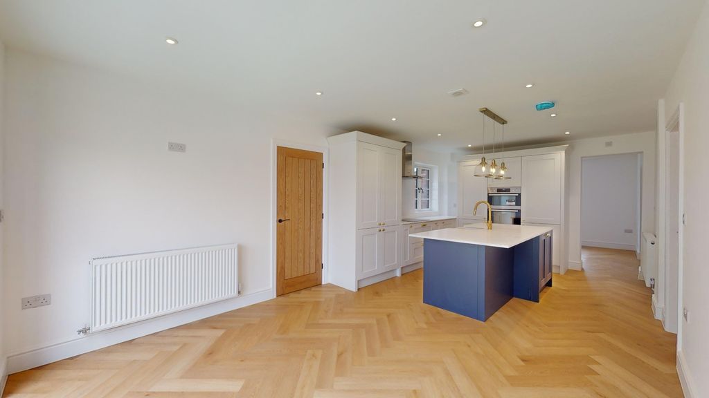 Property photo 2 of 35 3306493