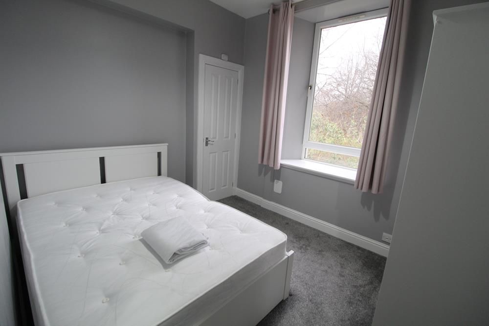 Property photo 3 of 5 Bedroom 01