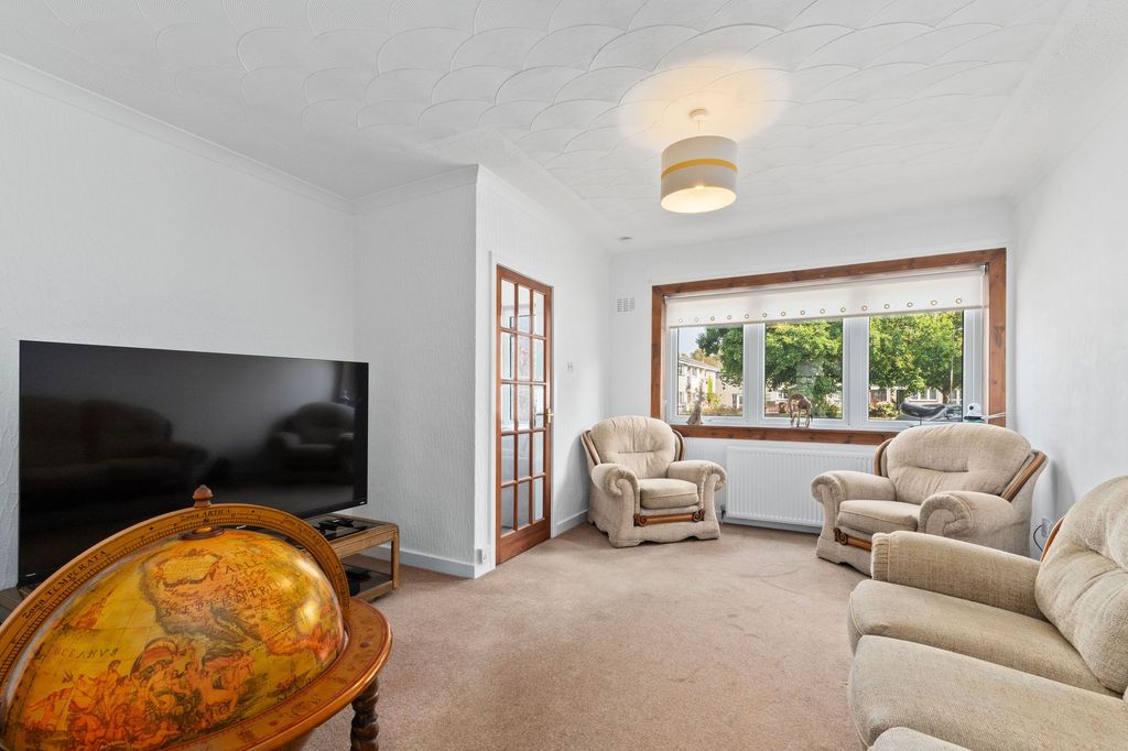Property photo 2 of 25