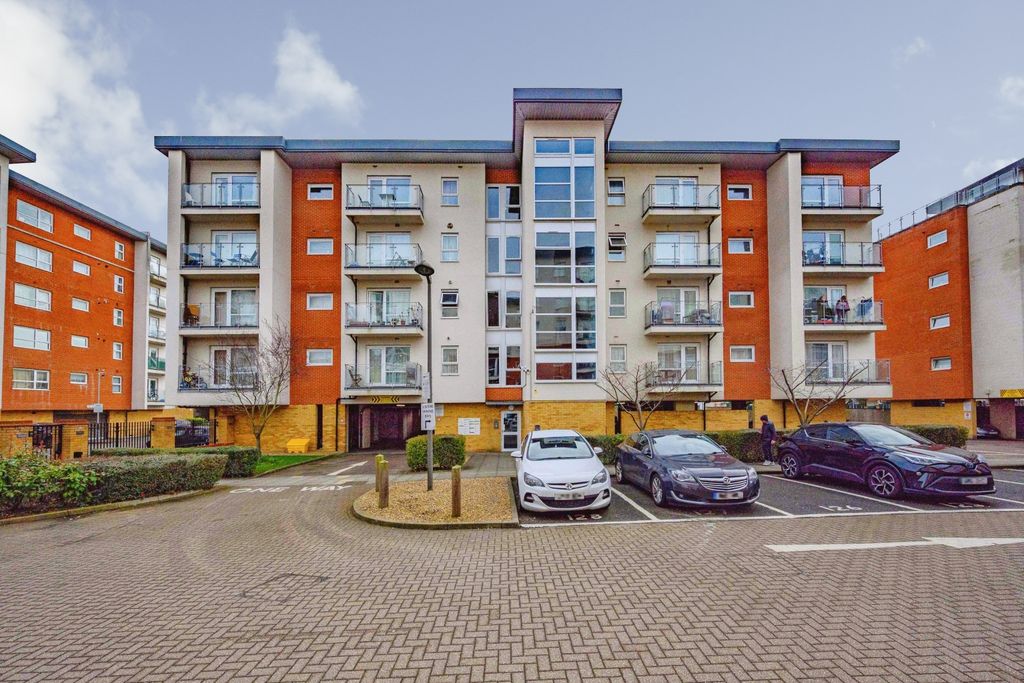 Property photo 2 of 20