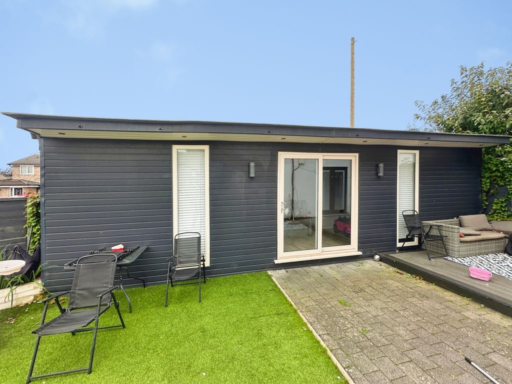 Property photo 2 of 21 Outbuilding