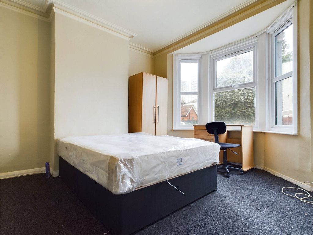 Property photo 2 of 9 Bedroom