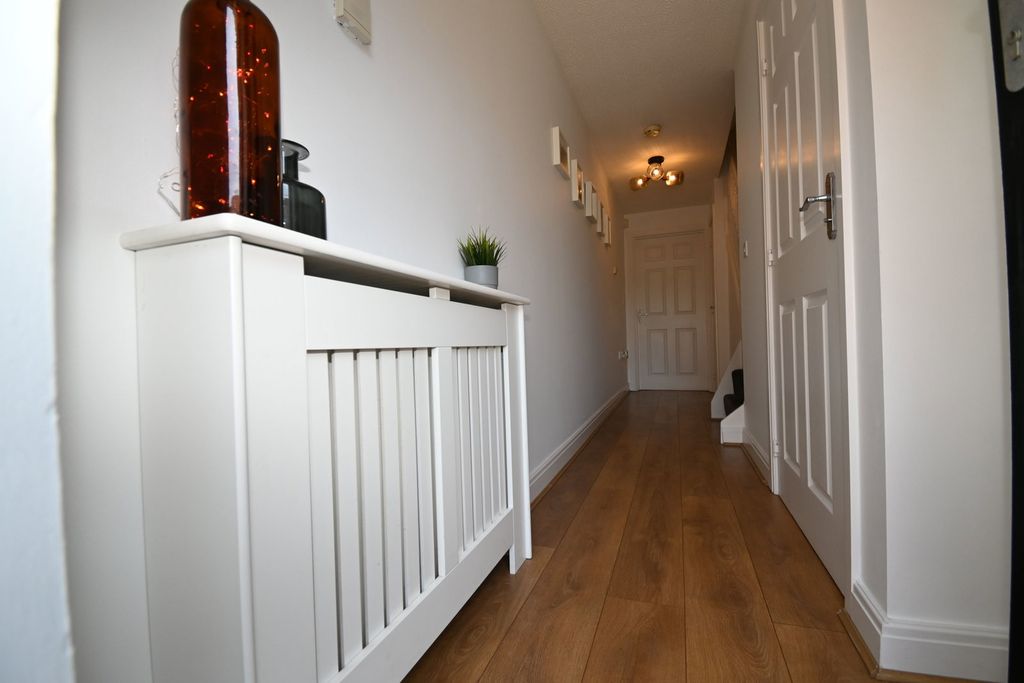 Property photo 2 of 27