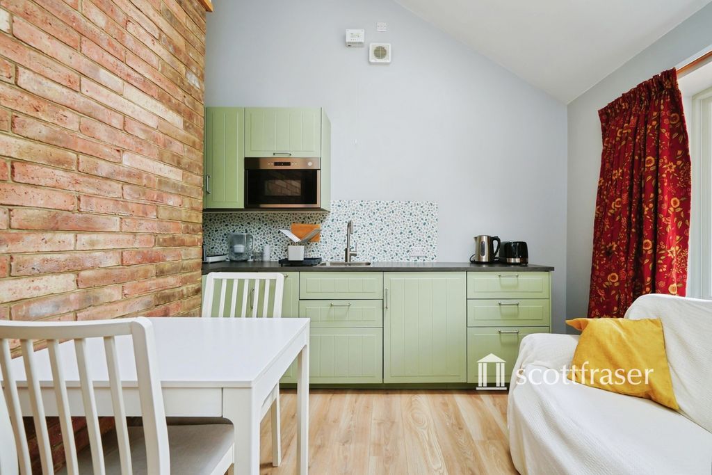 Property photo 1 of 11 Pbox-Img.Jpg