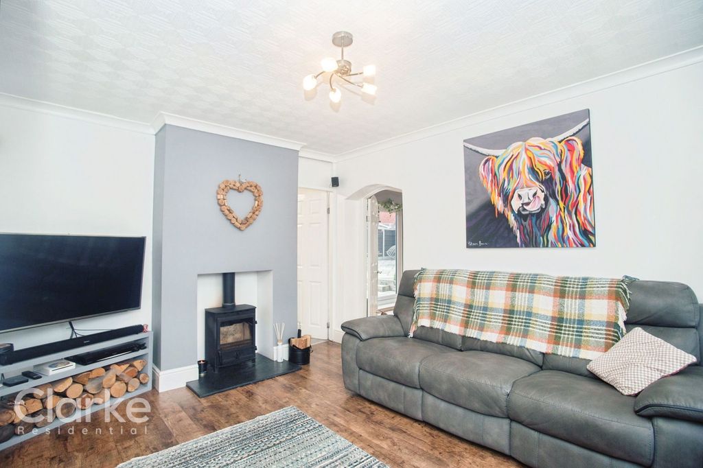 Property photo 3 of 17