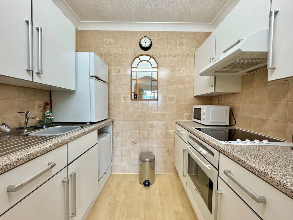 Property photo 3 of 6 Kitchen