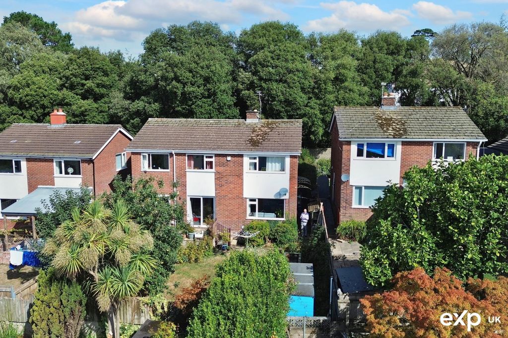 Property photo 2 of 39