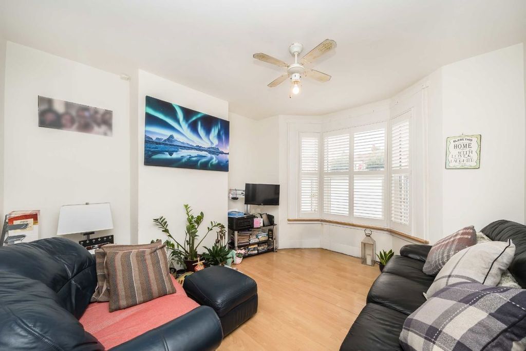 Property photo 2 of 6