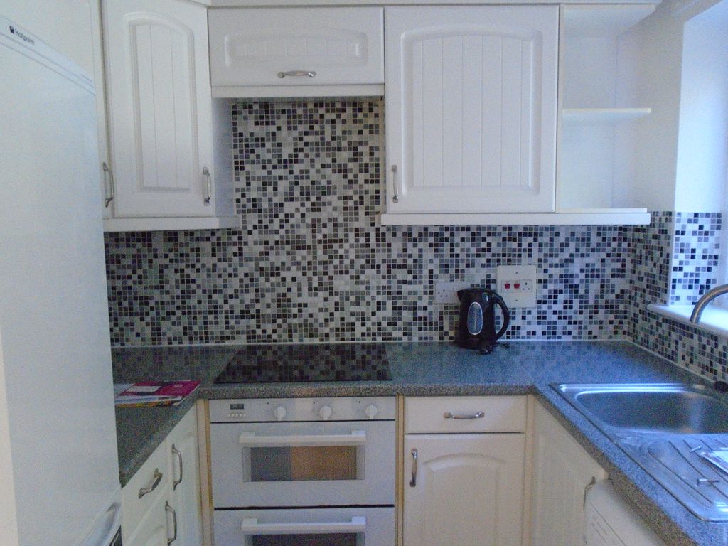 Property photo 3 of 12 Kitchen