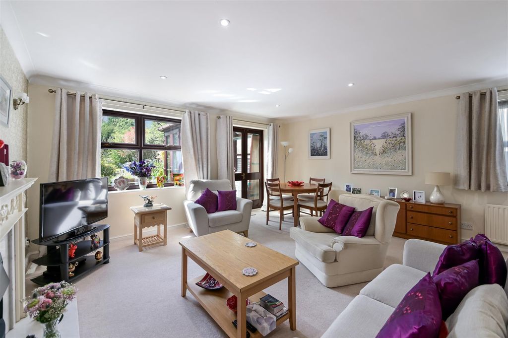 Property photo 3 of 22 Winkworth Road,82-59.Jpg
