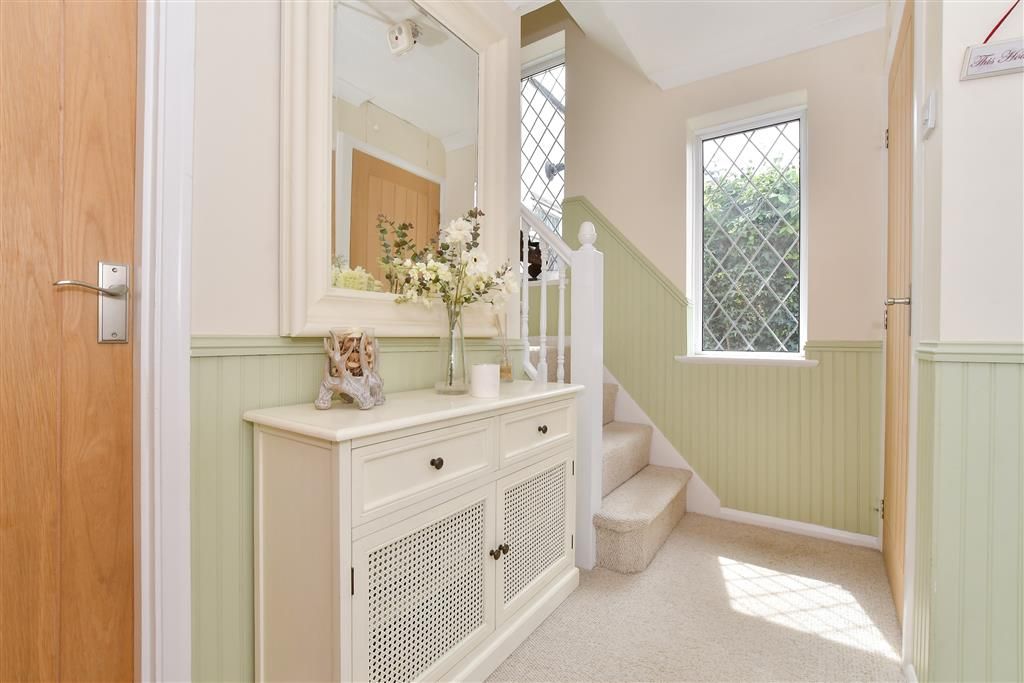 Property photo 3 of 20 Entrance Hall