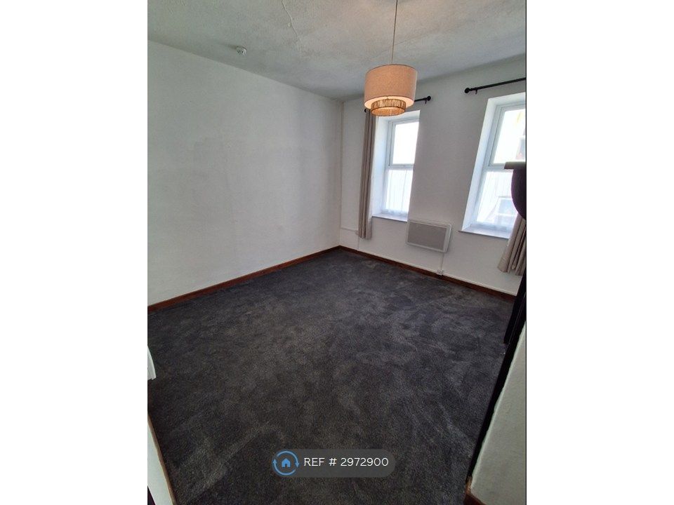 Property photo 2 of 6 Bedroom/Living Room