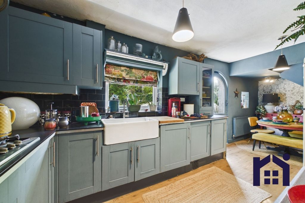 Property photo 3 of 28 Dining Kitchen