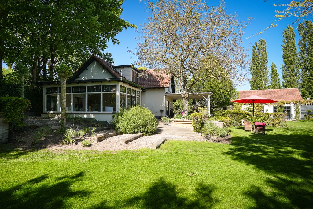 Property photo 2 of 78