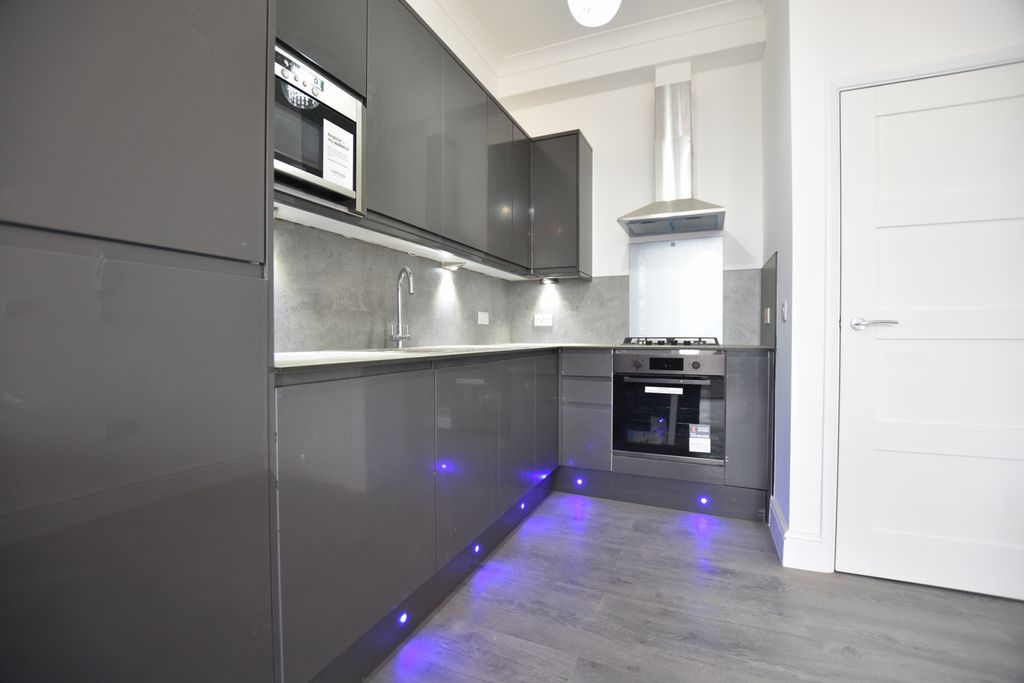 Property photo 2 of 9 Kitchen