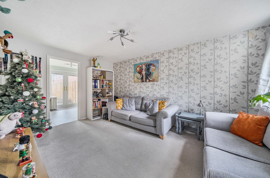 Property photo 3 of 17 1389302-10-694027...