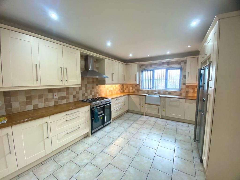 Property photo 2 of 17 Image
