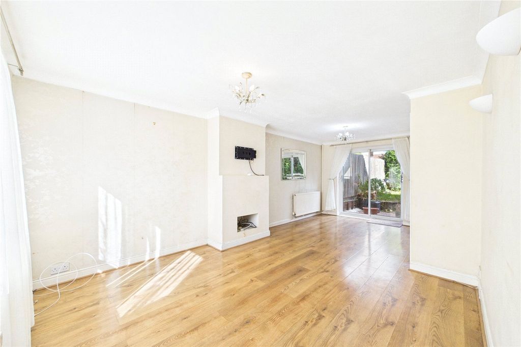 Property photo 2 of 13 Living/Dining Room