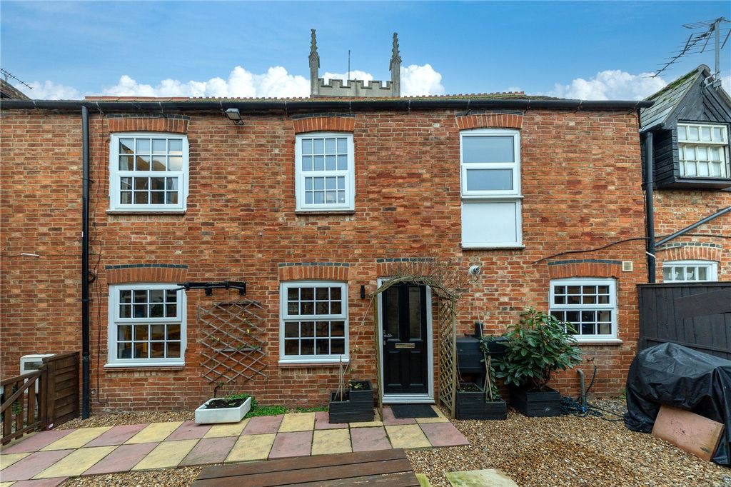 Property photo 1 of 10 Front