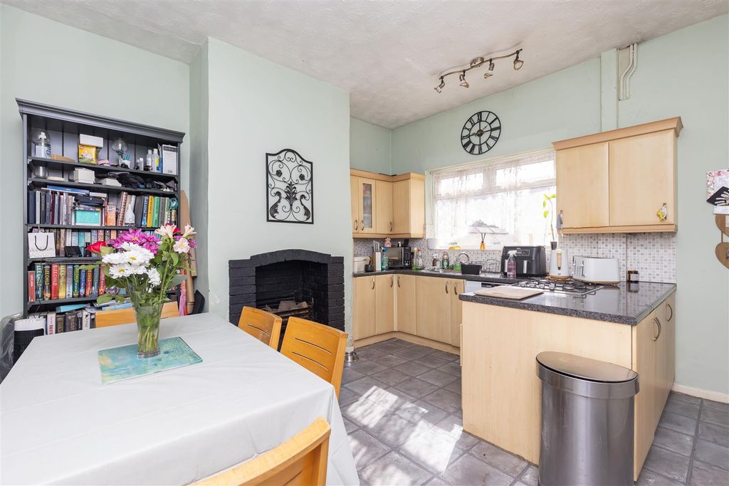 Property photo 3 of 17 Kitchen Diner
