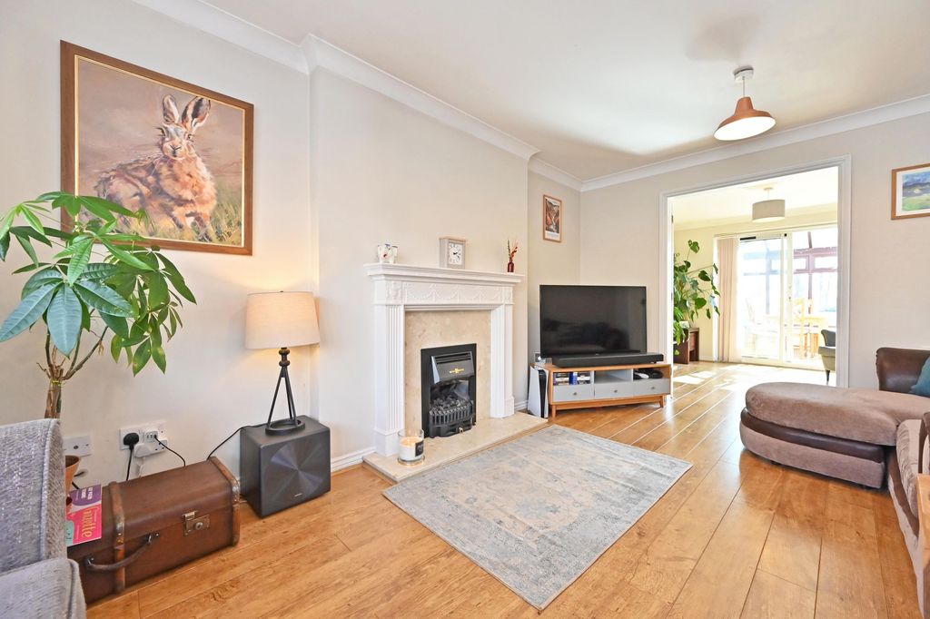 Property photo 2 of 35 Sitting Room