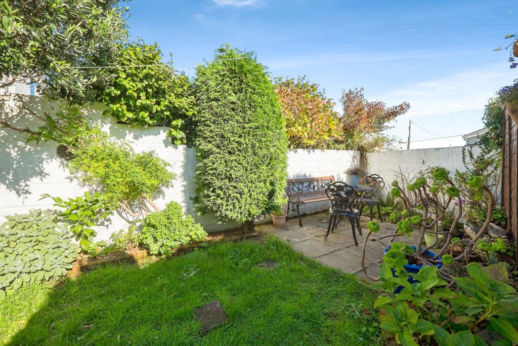 Property photo 3 of 17 Photo