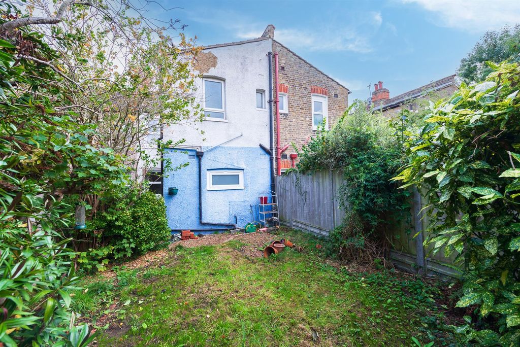 Property photo 2 of 9 Garden