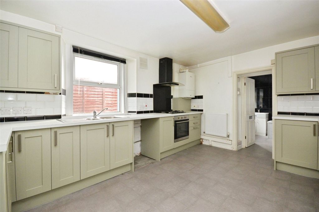 Property photo 2 of 9 Picture No. 13
