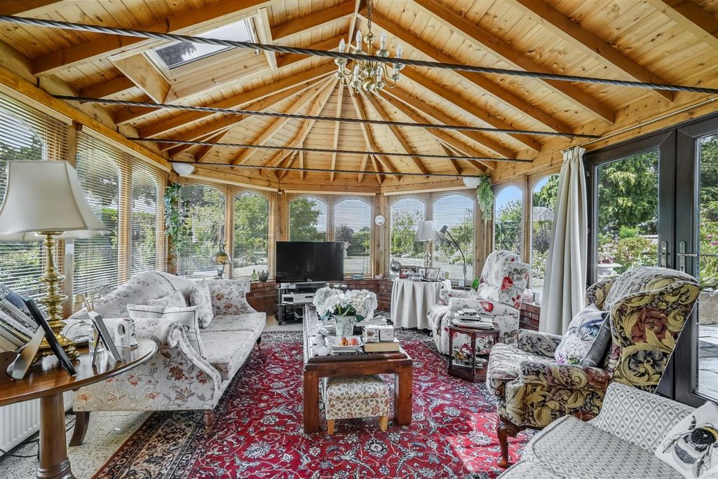 Property photo 3 of 47 Conservatory/Sun Lounge