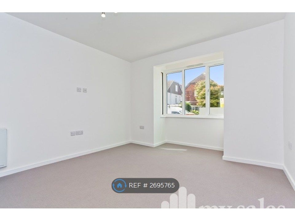 Property photo 2 of 6 Bedroom