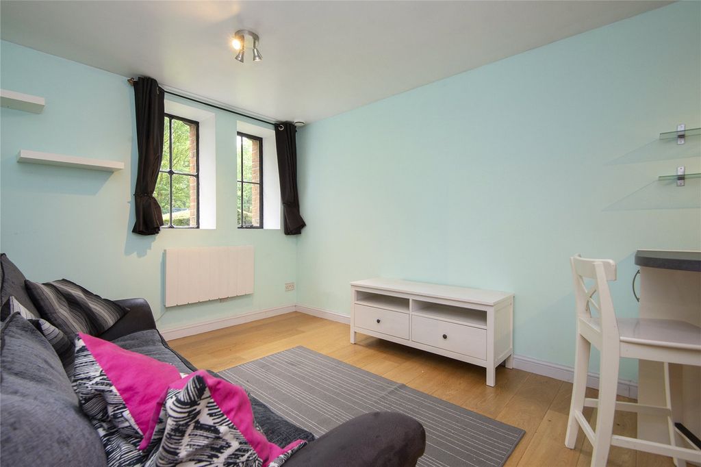 Property photo 2 of 8 Reception