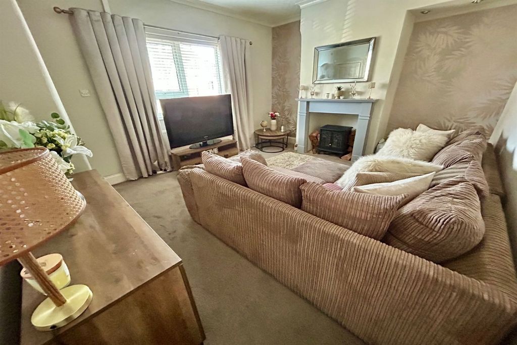 Property photo 2 of 17 Living Room