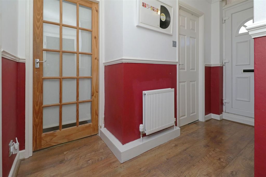 Property photo 3 of 12 Hall 2.Jpg